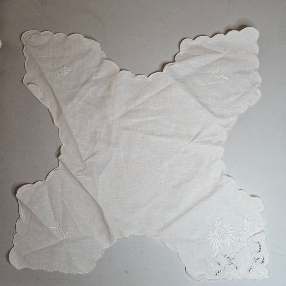 Vtg Hand Embroidered Napkins Basket Liners Set 3 Floral Cutwork Lace Scalloped - Picture 6 of 10
